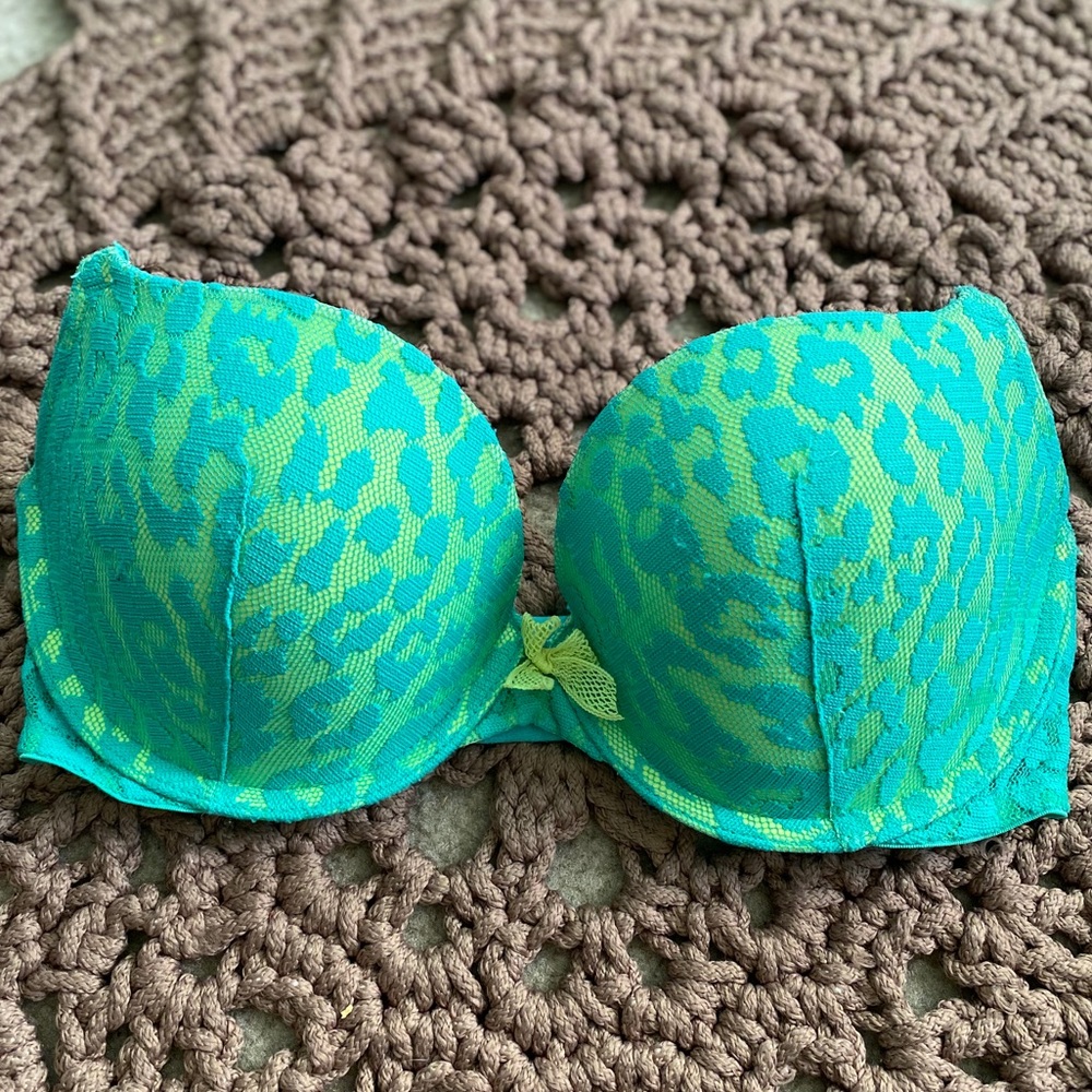 Victoria’s Secret Vibrant Green Leopard Bra - 32DD